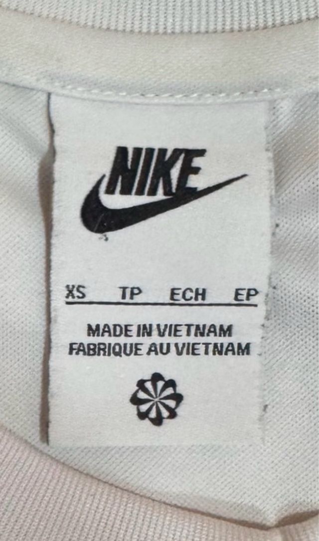 Camiseta Nike manga corta rosa y blanca