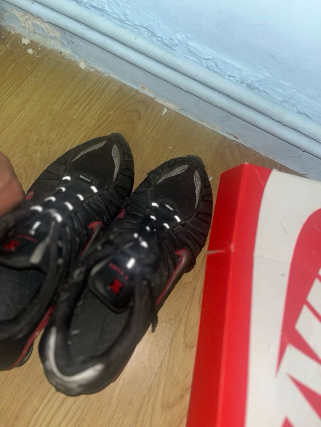Nike Shox Talla 46 Negro/Rojo
