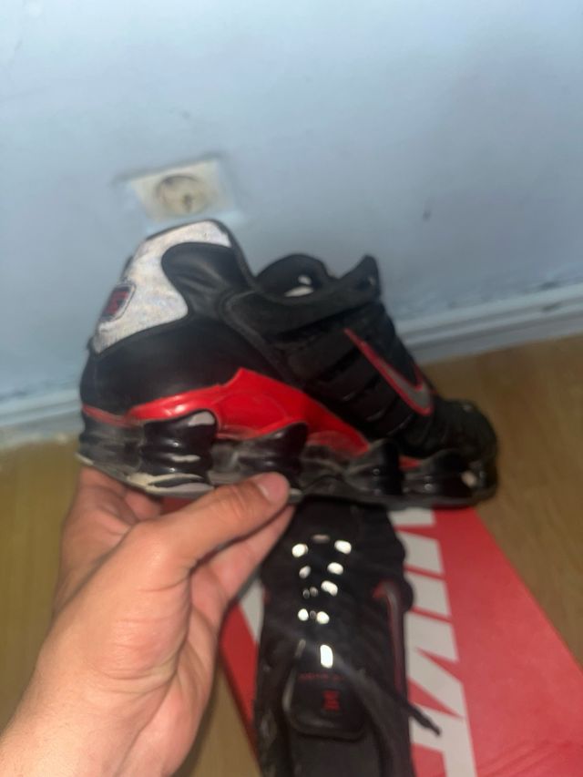 Nike Shox Talla 46 Negro/Rojo