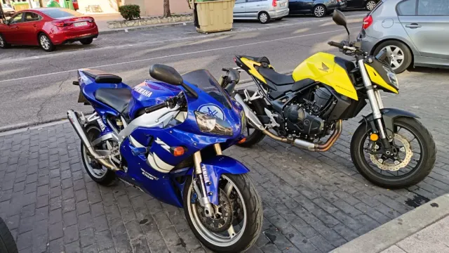 Yamaha R1 1999 azul
