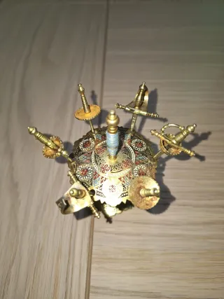 Juego de seis pinchos de espada dorados