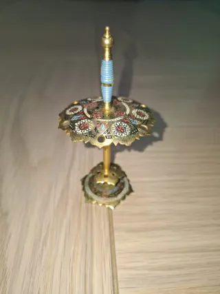 Juego de seis pinchos de espada dorados