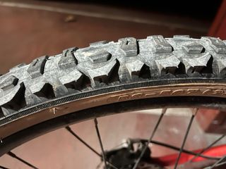 Megamo KU4 24” Roja