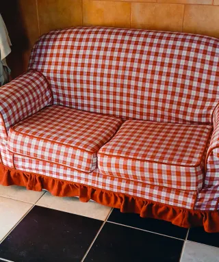 Divano 2 posti country rosso e bianco