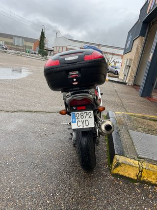 Honda CBR 600 F Roja y Plateada.