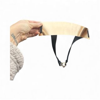 Cintura elastica con targa dorata