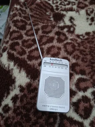 Radio Mini Portátil Kooltech FM/AM CPR121