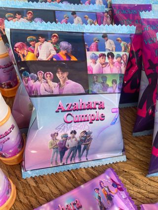 mesa de chuches personalizada para cumpleaños