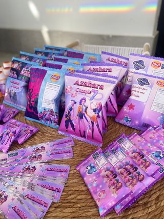 mesa de chuches personalizada para cumpleaños