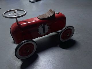 Coche correpasillos rojo