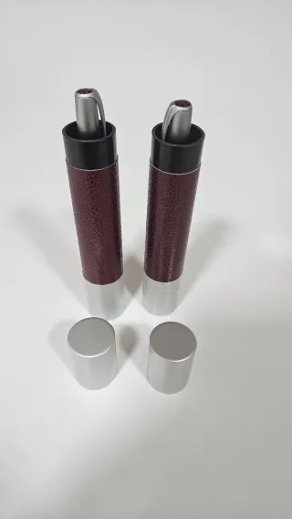 2 penne argentate con dettagli