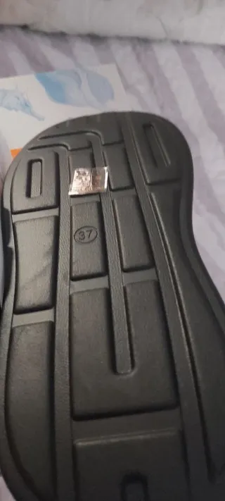 Deportivas blancas con velcro