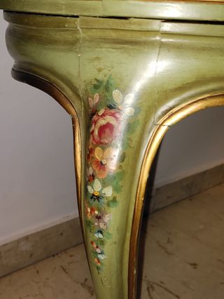 Tavolino stile veneziano abbinato a baule