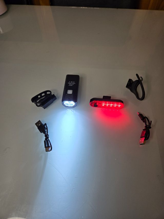 Set di luci per bicicletta LED (anteriore e posteriore)