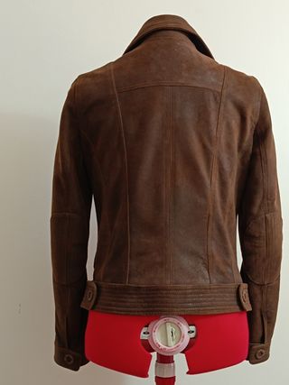 Cazadora de piel marrón