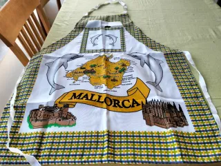 Delantal Mallorca con mapa y delfines