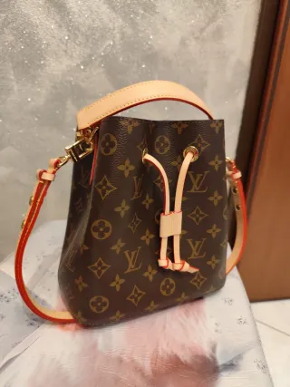 Borsa secchiello con tracolla