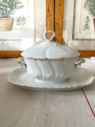 Salsera antigua porcelana con bandeja