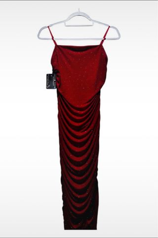 Vestido de fiesta rojo con pedrería