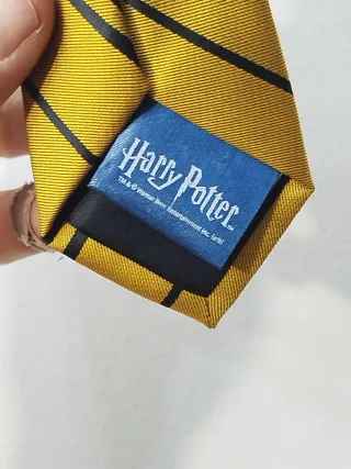 Capa y Corbata Hufflepuff