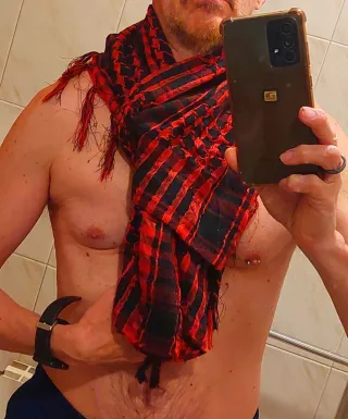 Pañuelo árabe fular rojo y negro