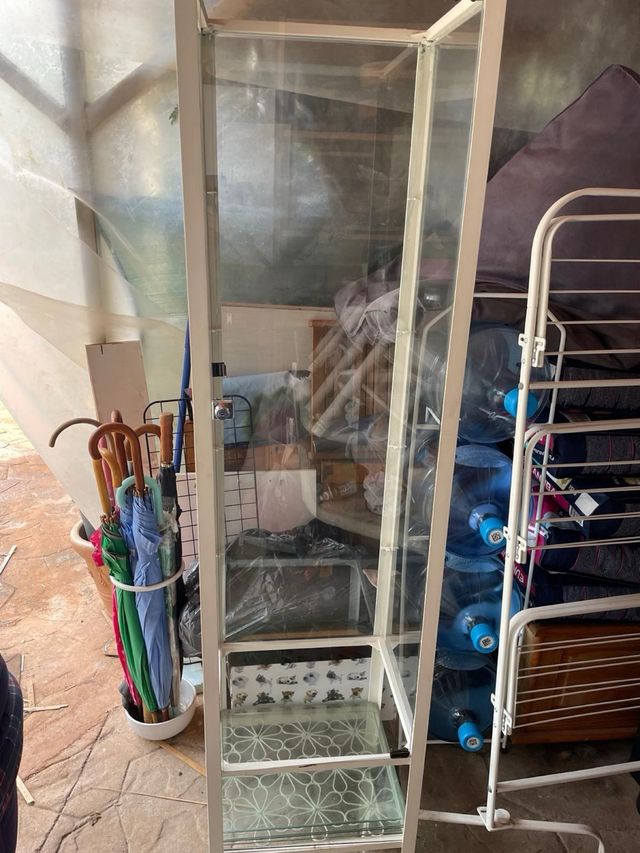 Vitrina de cristal y metal