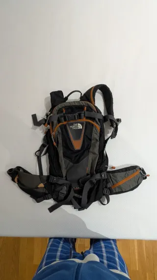 Mochila The North Face 20L Negra y Naranja