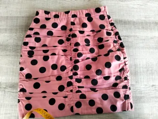 Minifalda Stradivarius lunares rosa