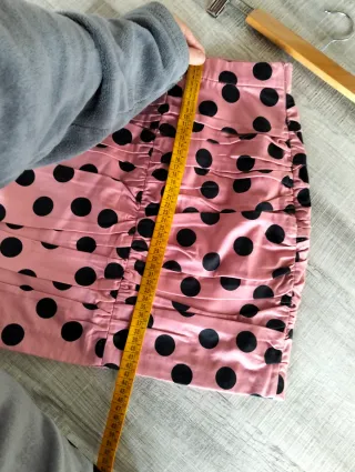 Minifalda Stradivarius lunares rosa