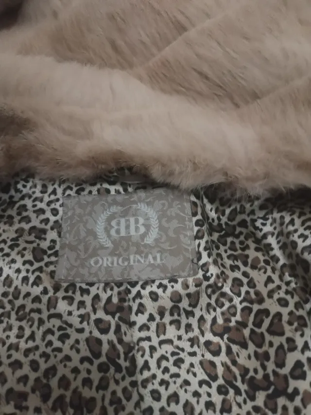 Abrigo pelo avellana claro