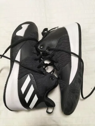 Zapatillas Adidas Negras y Blancas