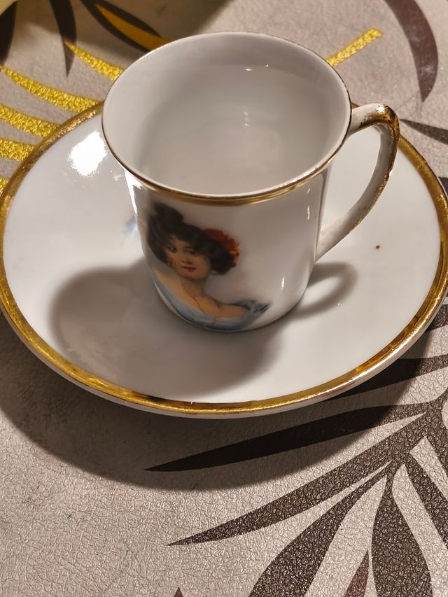 Antica tazza e piattino in porcellana tedesca 15€