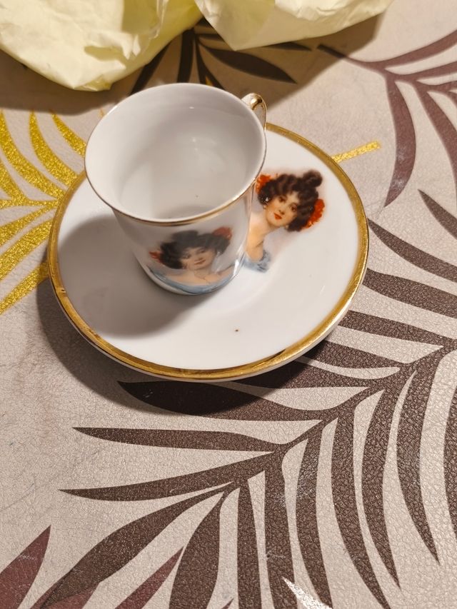 Antica tazza e piattino in porcellana tedesca 15€