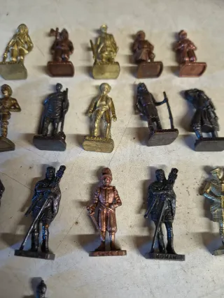 17 Soldatini Kinder Sorpresa