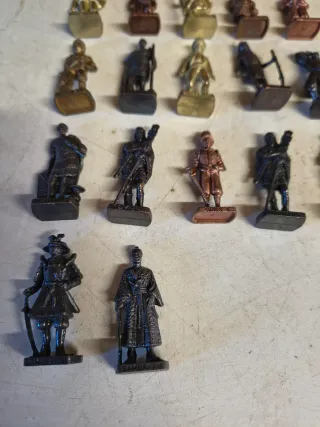 17 Soldatini Kinder Sorpresa