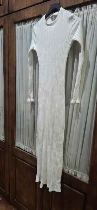 Vestido largo blanco de canalé