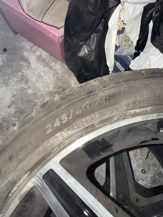 Llantas Mercedes con Neumático