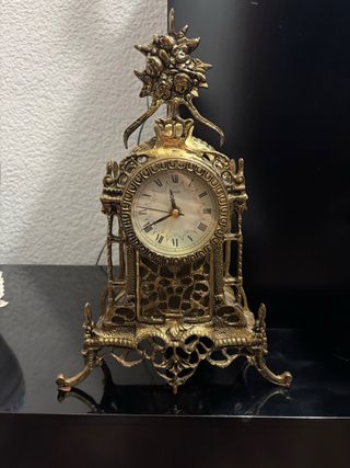 Reloj de mesa Quartz antiguo dorado