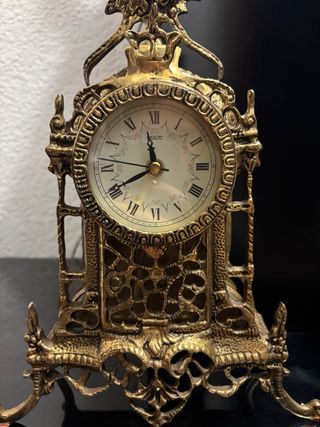 Reloj de mesa Quartz antiguo dorado