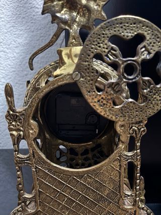 Reloj de mesa Quartz antiguo dorado