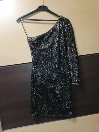 Vestido fiesta una manga lentejuelas + Tejano camp
