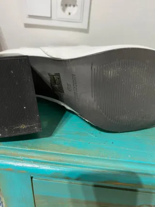 Botines blancos tacón negro