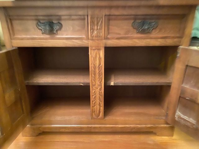 Mueble rústico madera maciza y detalles metálicos