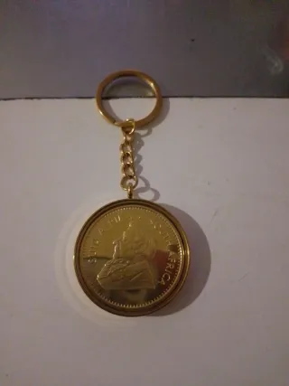 Llavero moneda chapada en oro