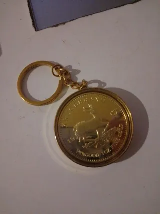 Llavero moneda chapada en oro