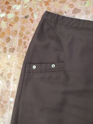 Falda marrón con bolsillos