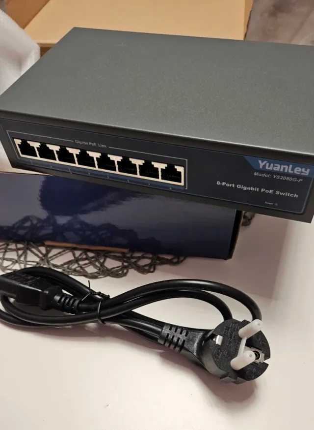 Yuanley 8-Port Gigabit PoE Switch