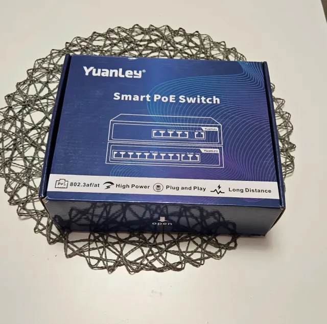 Yuanley 8-Port Gigabit PoE Switch