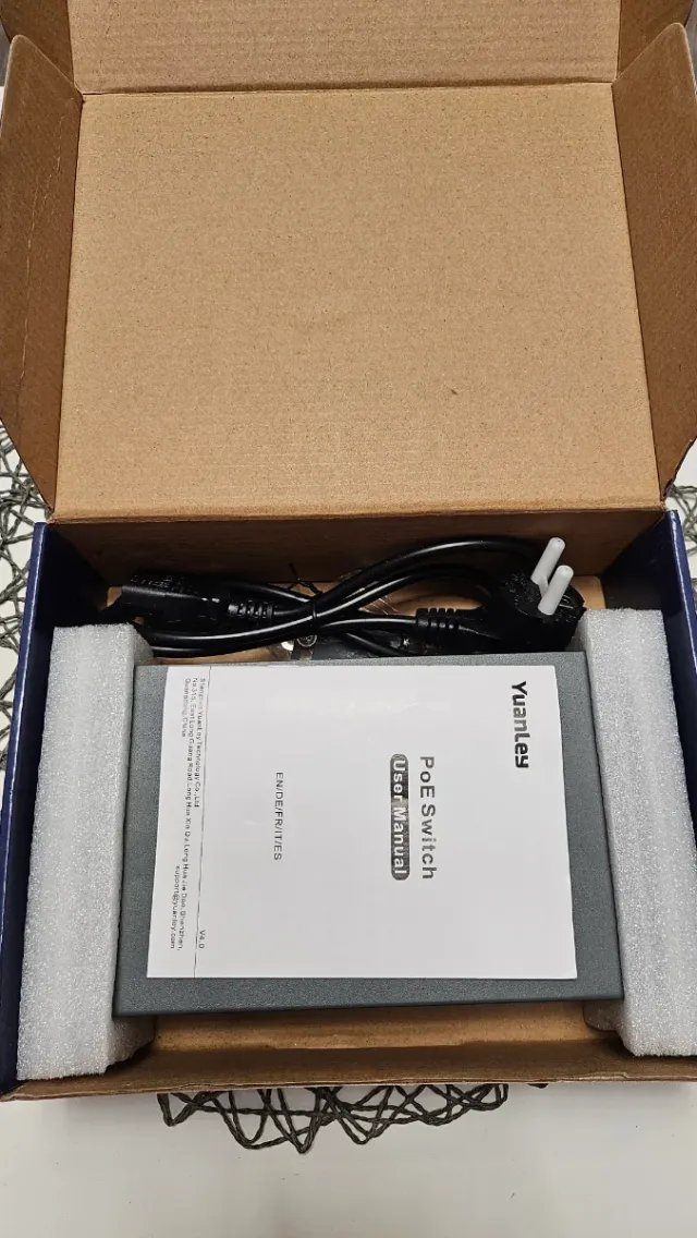 Yuanley 8-Port Gigabit PoE Switch