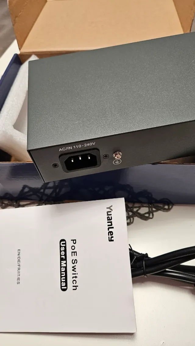 Yuanley 8-Port Gigabit PoE Switch